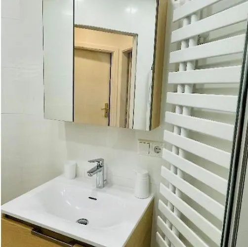 New 2 Bedrooms In Center - 9b *